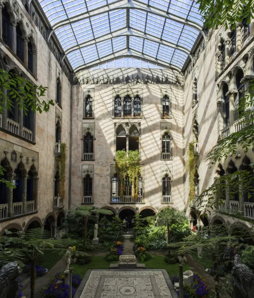 /images/uploads/IsabellaStewartGardenerMuseumMainLobby.jpg